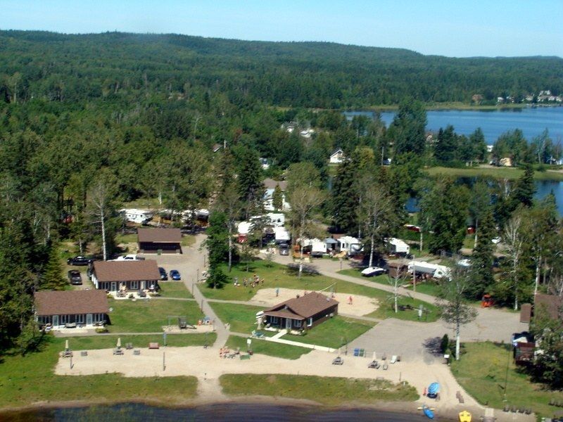 Les Chalets Baie Cascouia Larouche Exterior foto