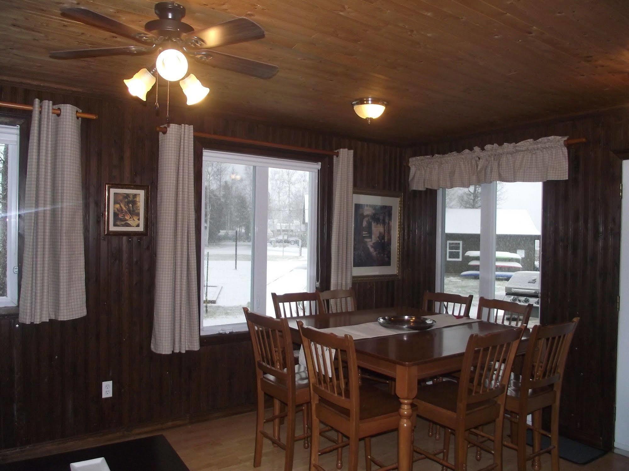 Les Chalets Baie Cascouia Larouche Exterior foto
