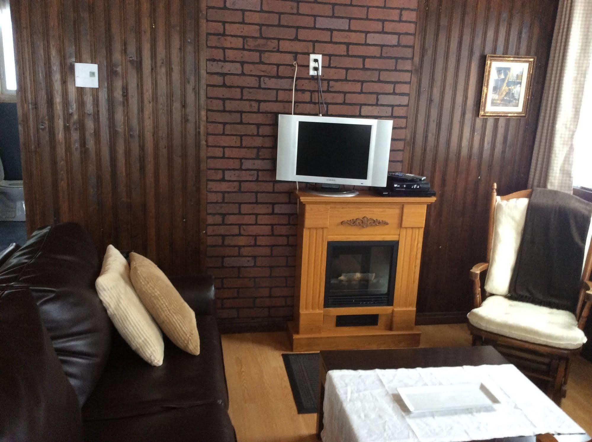 Les Chalets Baie Cascouia Larouche Exterior foto