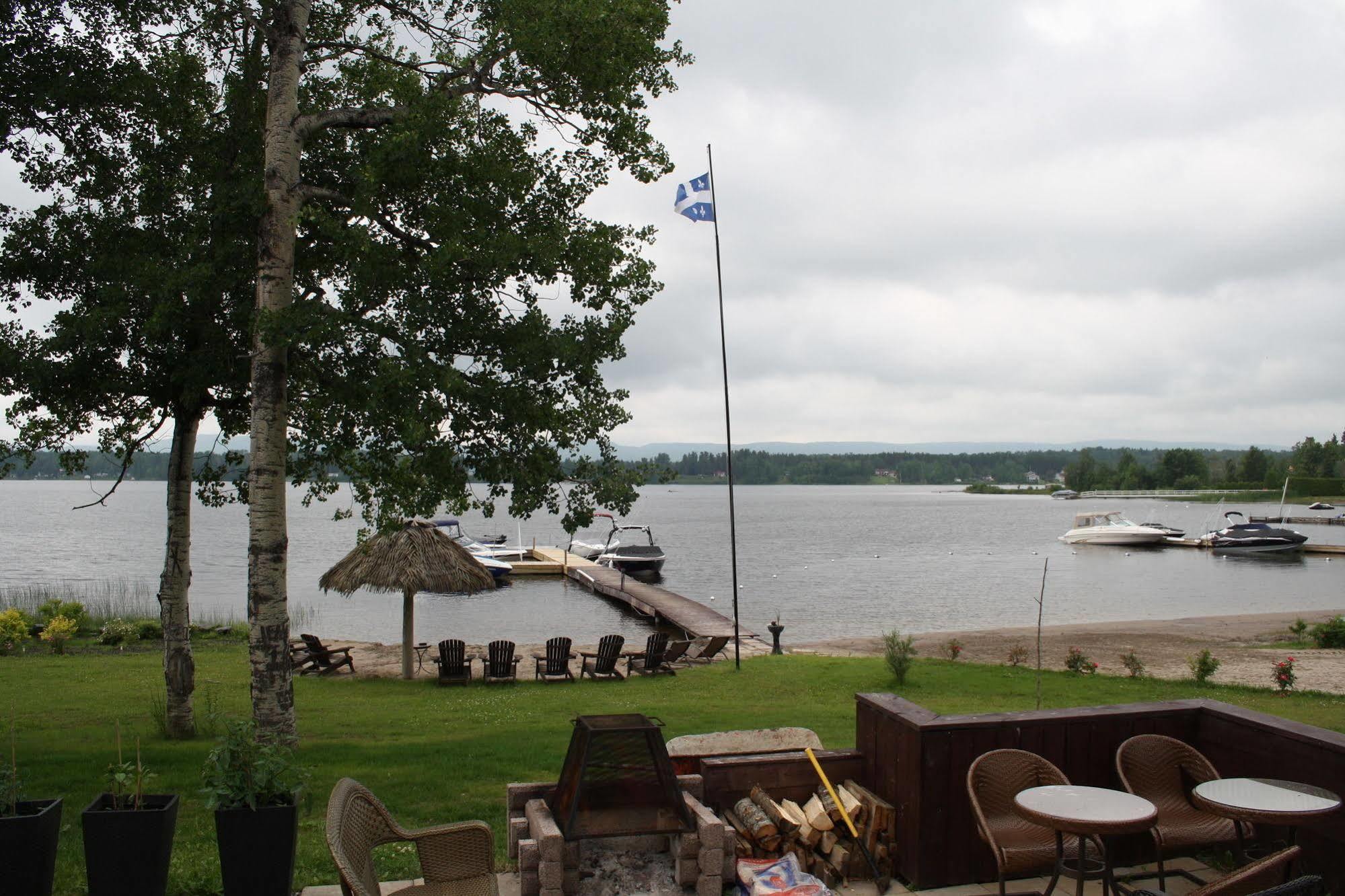 Les Chalets Baie Cascouia Larouche Exterior foto
