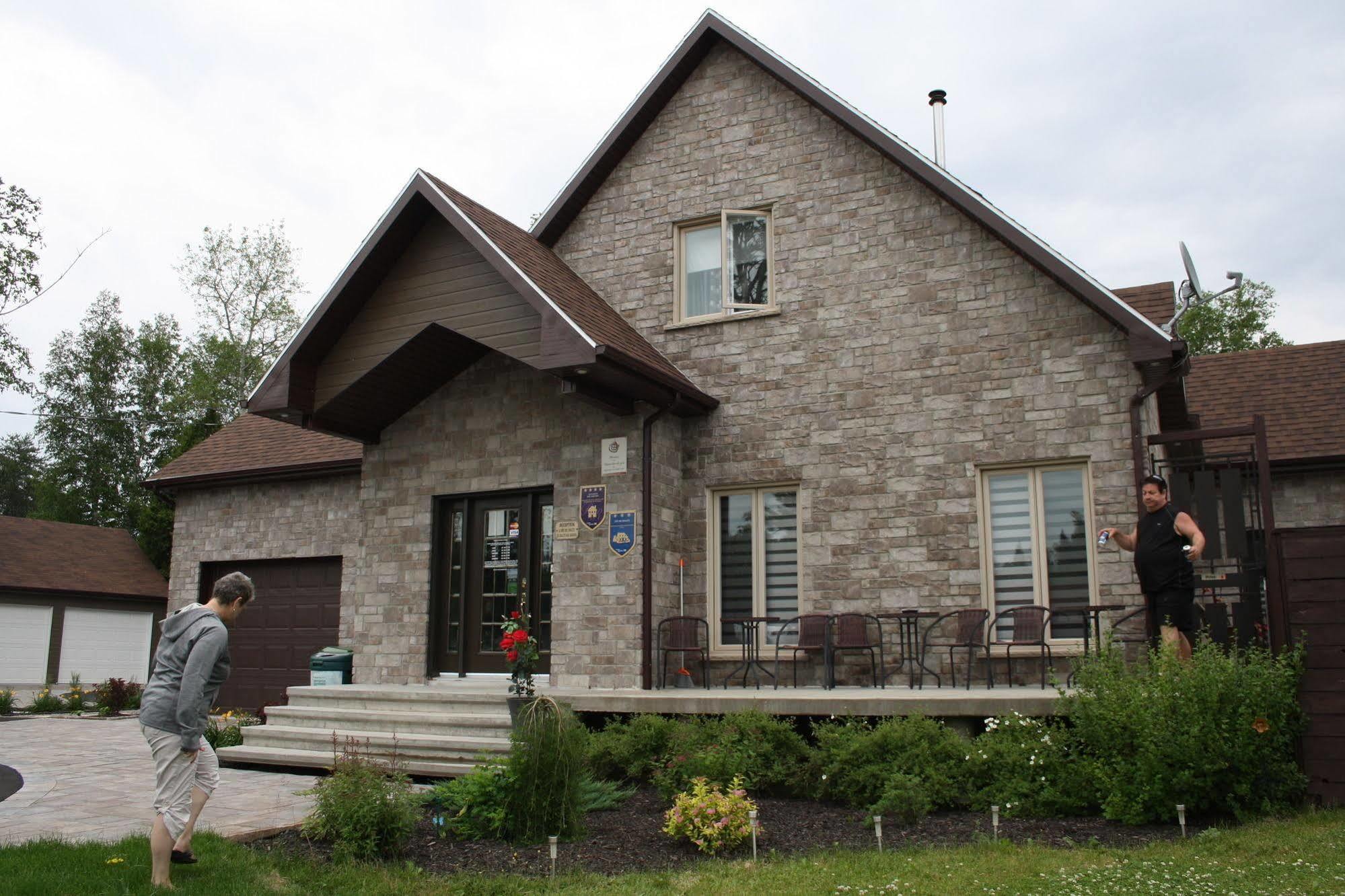 Les Chalets Baie Cascouia Larouche Exterior foto