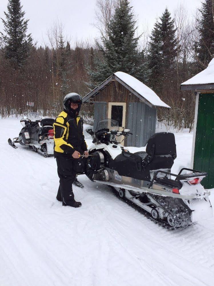 Les Chalets Baie Cascouia Larouche Exterior foto